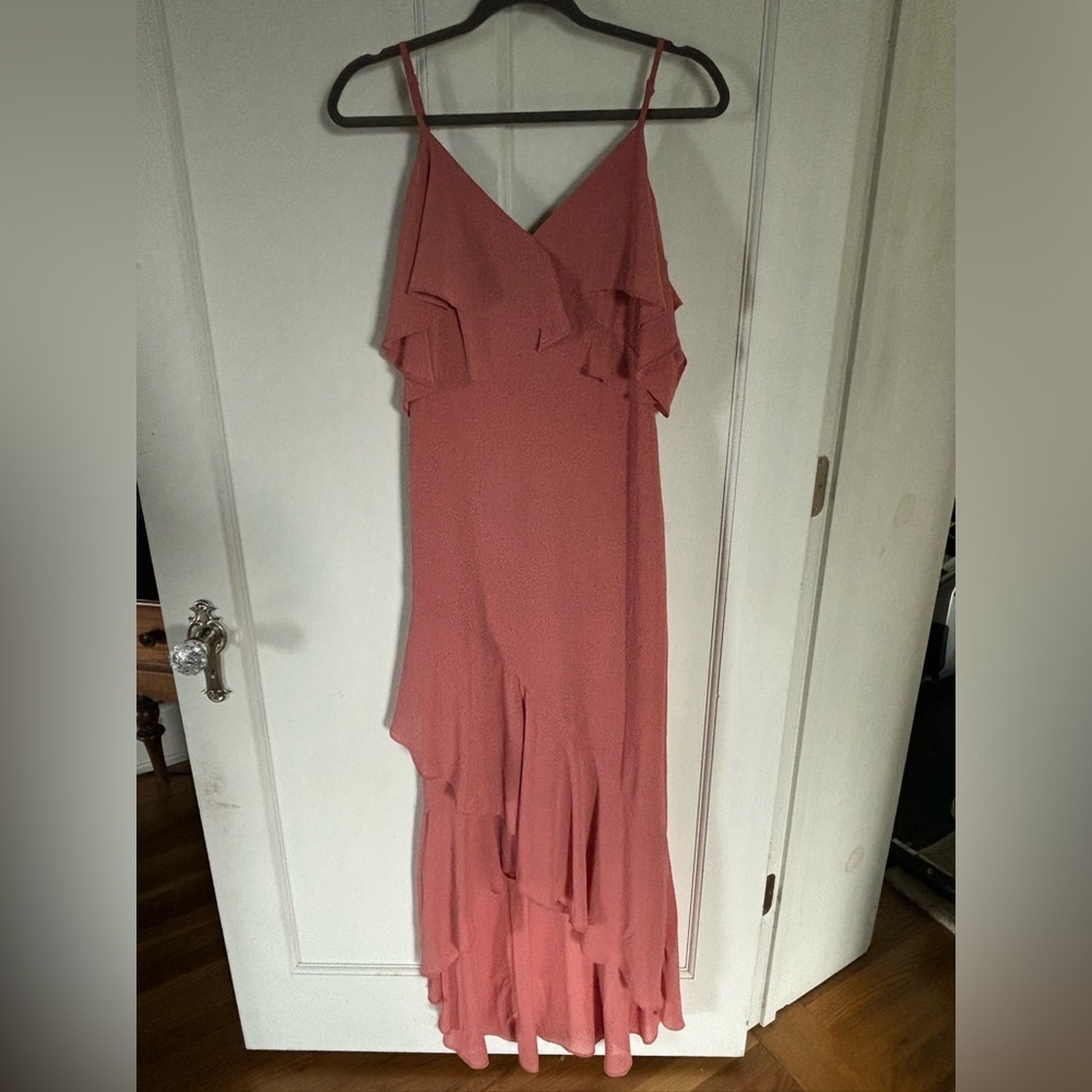 Lulus dress. Size small. Dusty rose/ peachy color.